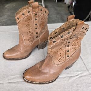 Source Unknown Tan Leather Ankle Boots